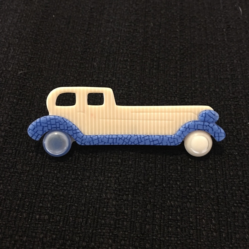 Vintage Lea Stein pin